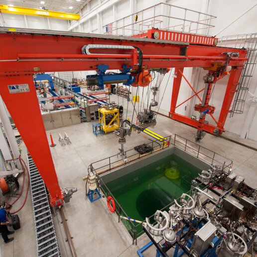 Overhead shot of underwater refueling nuclear crane.